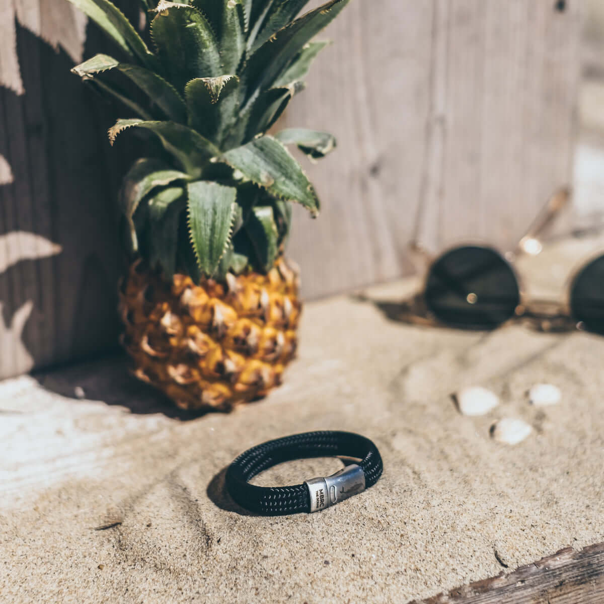 MBRC ATLANTIC BOTTLE BRACELET "BACKWASH BLACK" STAGED