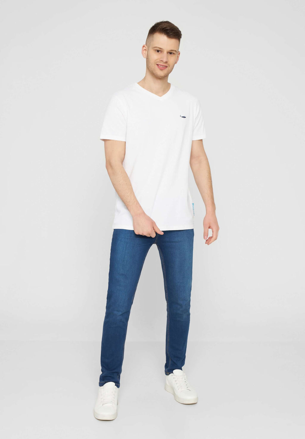 MBRC MEN WHITE T-SHIRT "DARK BLUE LOGO" - FULL-BODY VIEW