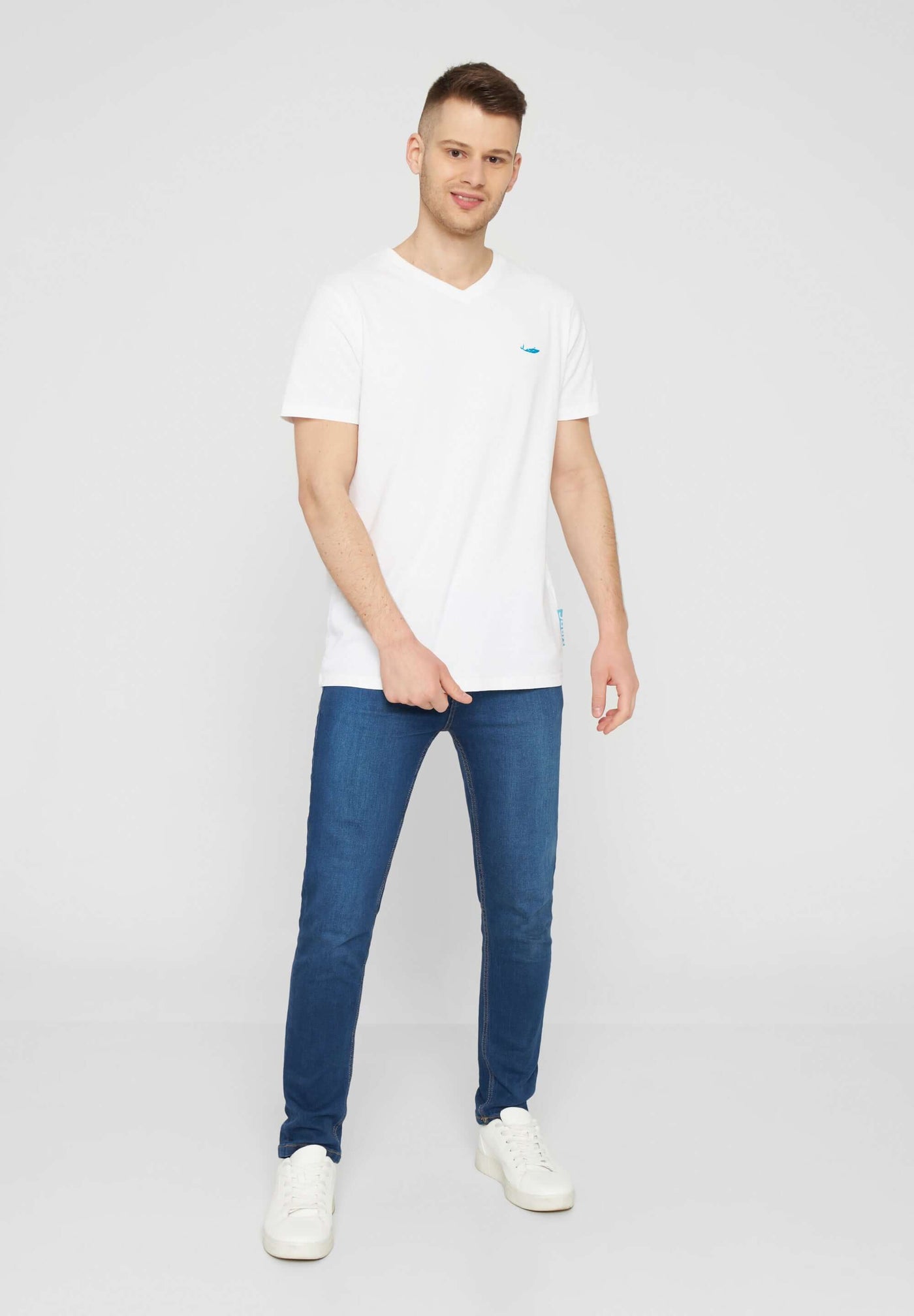 MBRC MEN SUSTAINABLE WHITE T-SHIRT "LIGHT BLUE LOGO" - FULL-BODY VIEW