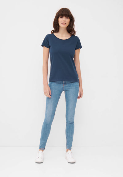 MBRC WOMEN SUSTAINABLE BLUE ROUND NECK T-SHIRT "DARK BLUE LOGO" - FULL-BODY VIEW