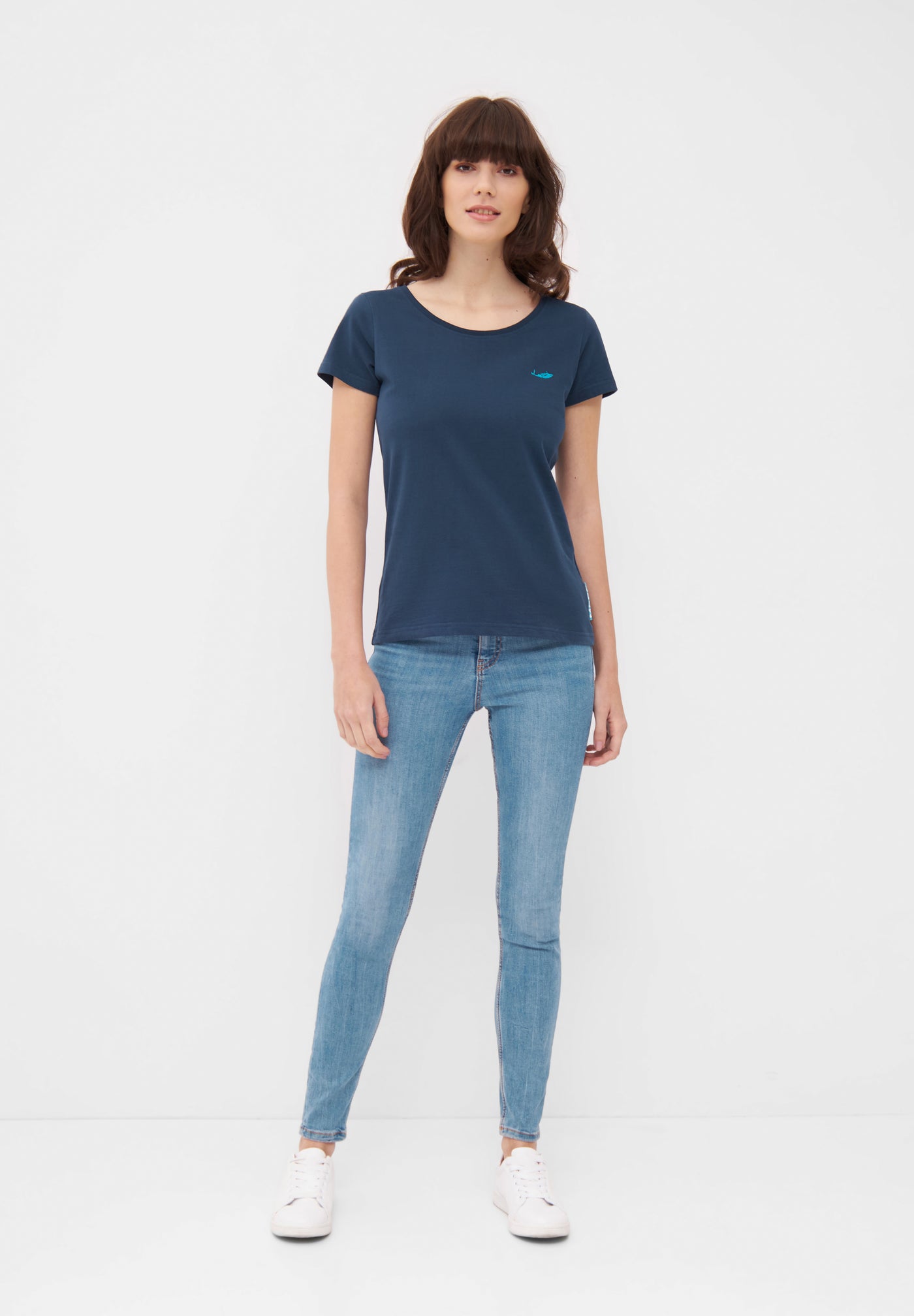 MBRC WOMEN SUSTAINABLE BLUE ROUND NECK T-SHIRT "LIGHT BLUE LOGO" - FULL-BODY VIEW