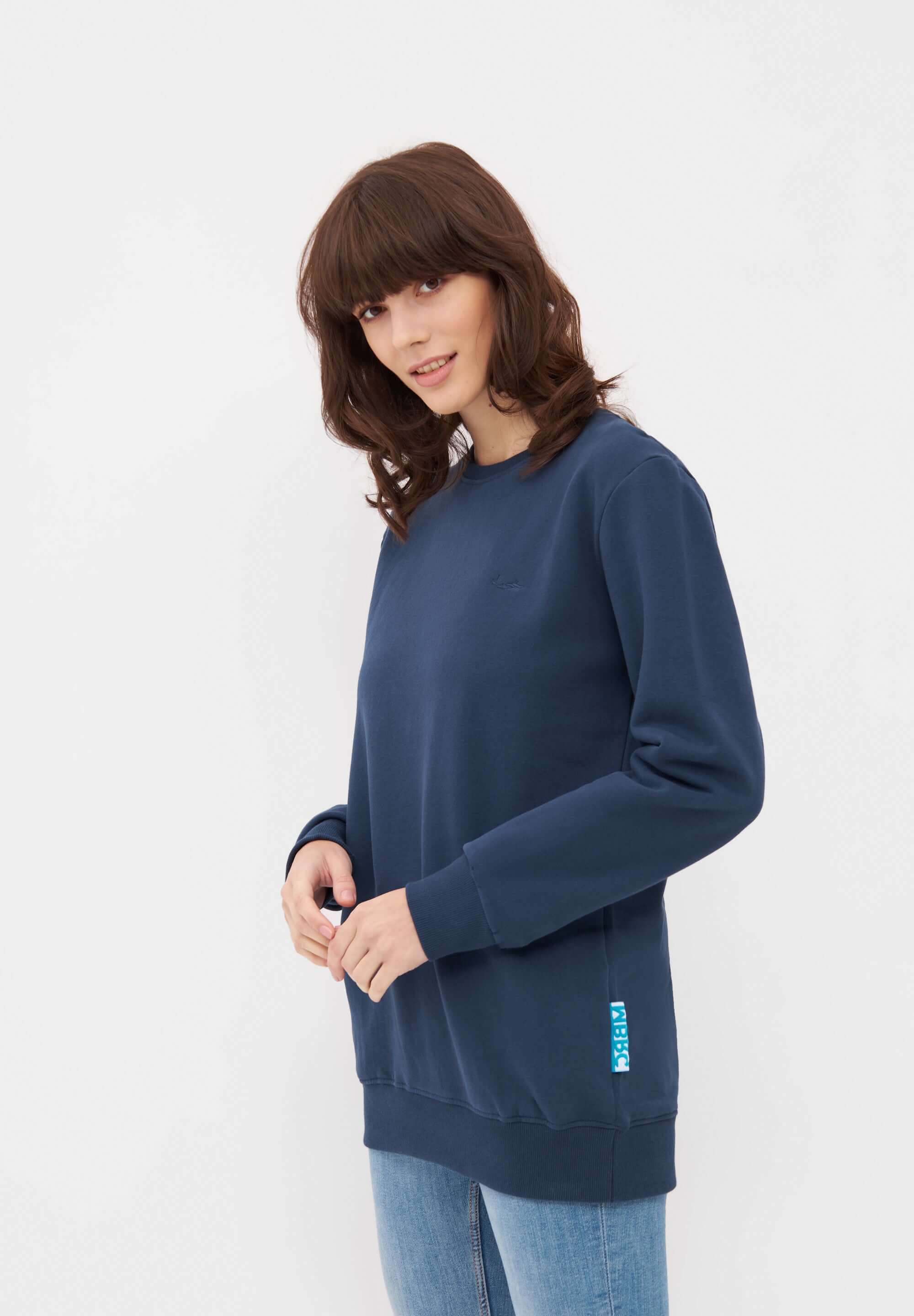 MBRC UNISEX OCEAN SWEATSHIRT BLUE "DARK BLUE LOGO" - FRONTAL VIEW WOMAN