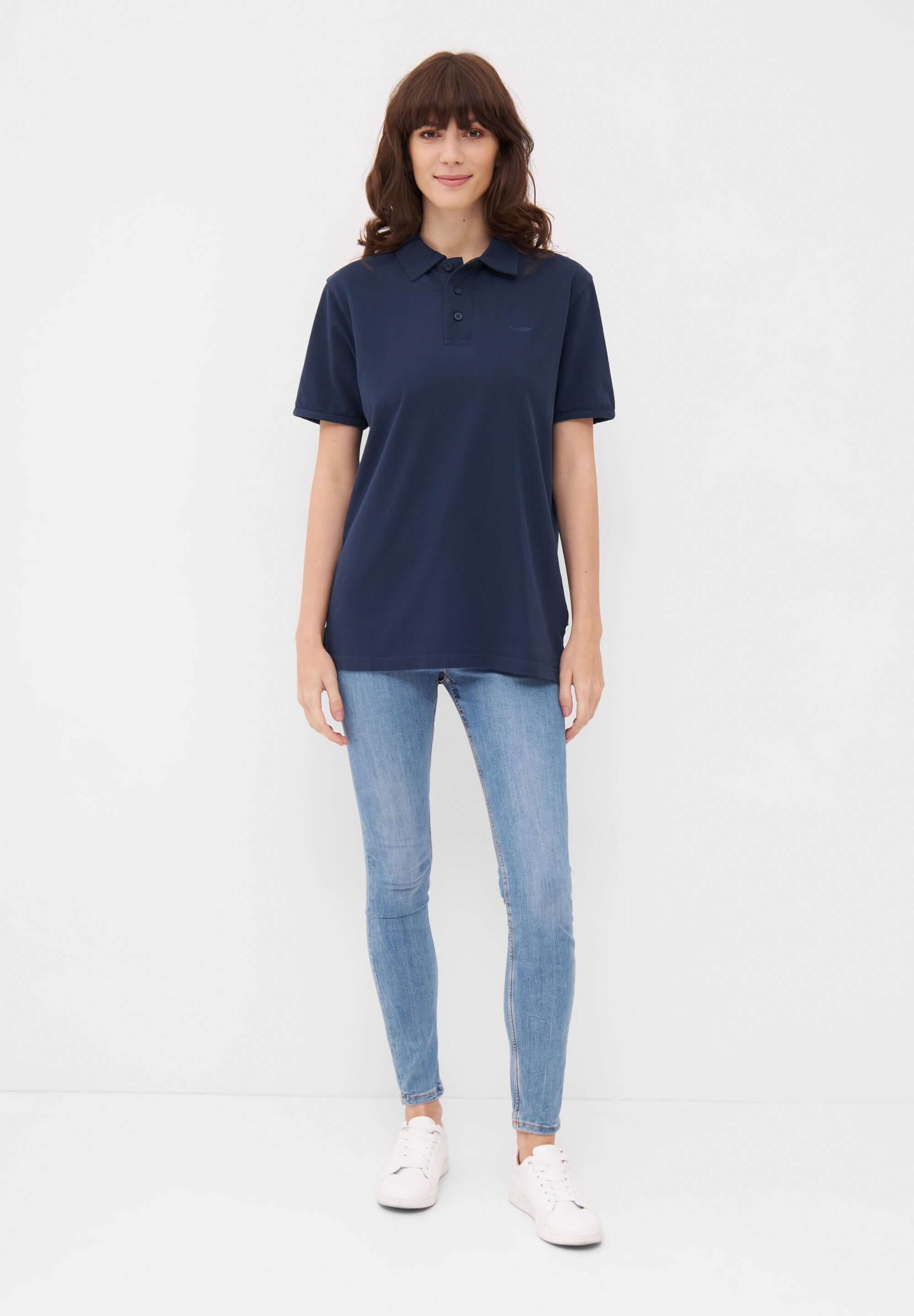 MBRC UNISEX BLUE OCEAN POLO "DARK BLUE LOGO" - FULL-BODY VIEW WOMAN