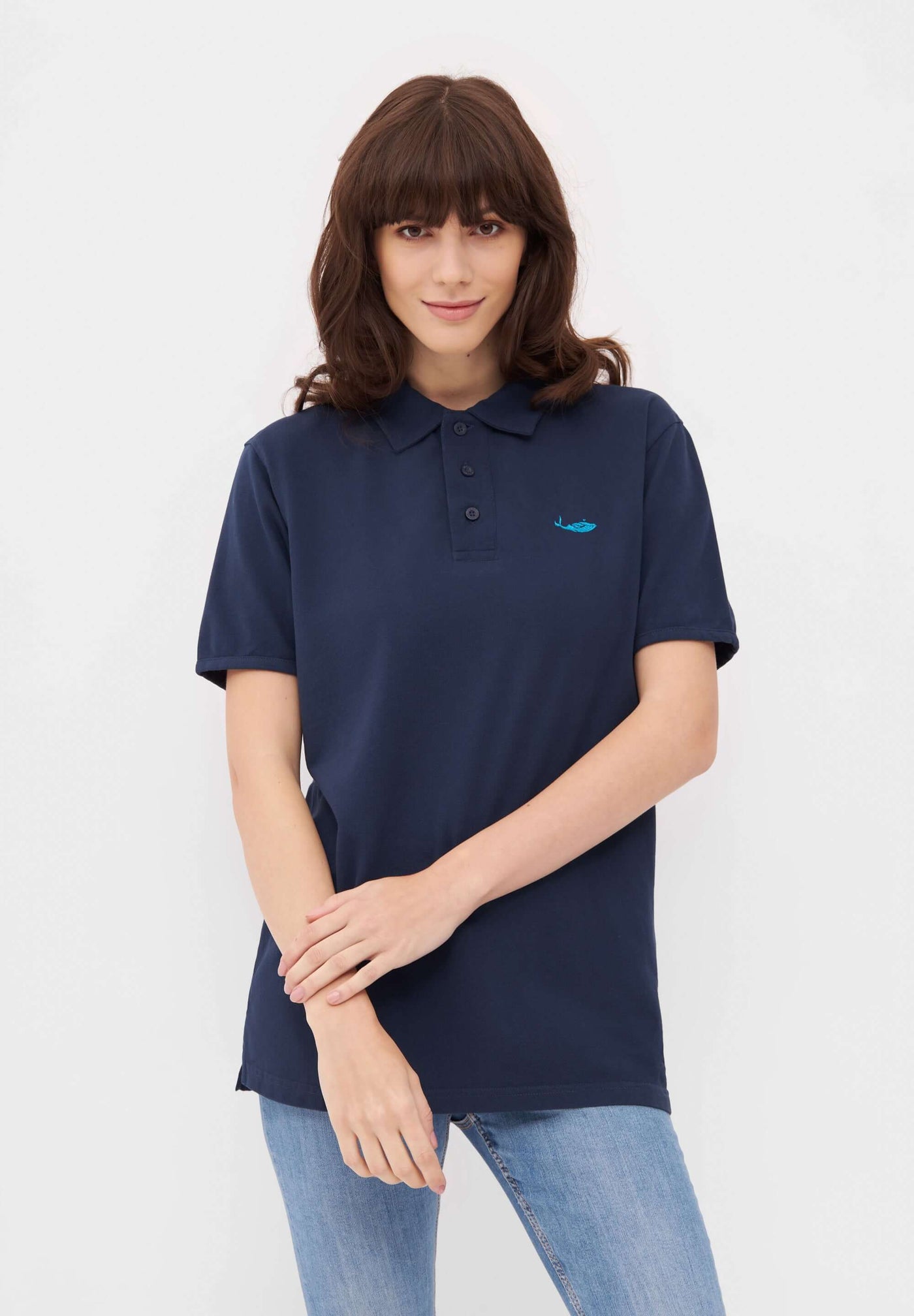 MBRC UNISEX SUSTAINABLE BLUE OCEAN POLO "LIGHT BLUE LOGO" - FRONTAL VIEW WOMAN