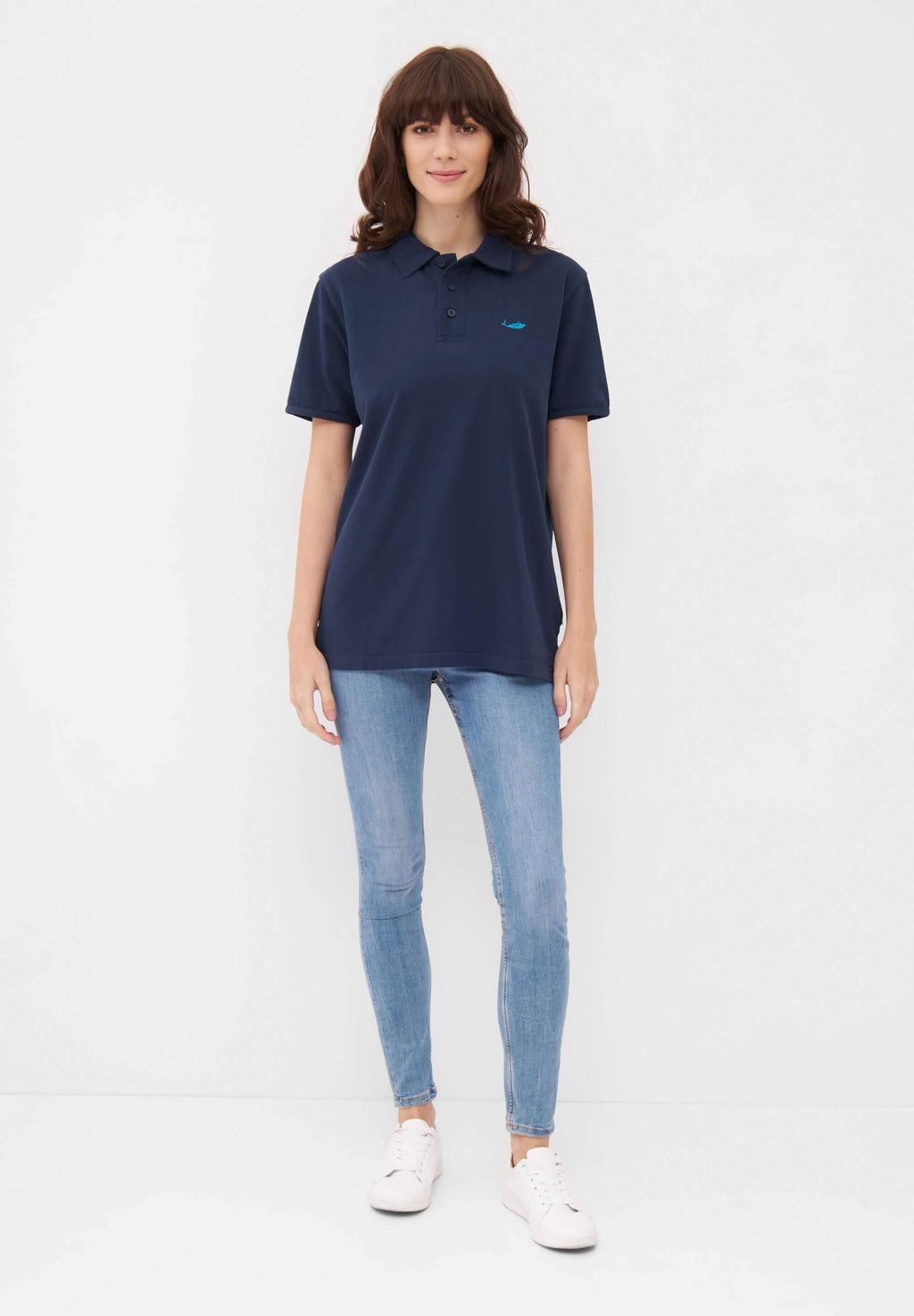 MBRC UNISEX BLUE OCEAN POLO "LIGHT BLUE LOGO" - FULL-BODY VIEW WOMAN