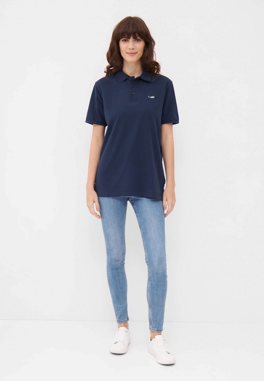 MBRC UNISEX BLUE OCEAN POLO "WHITE LOGO" - FULL-BODY VIEW WOMAN