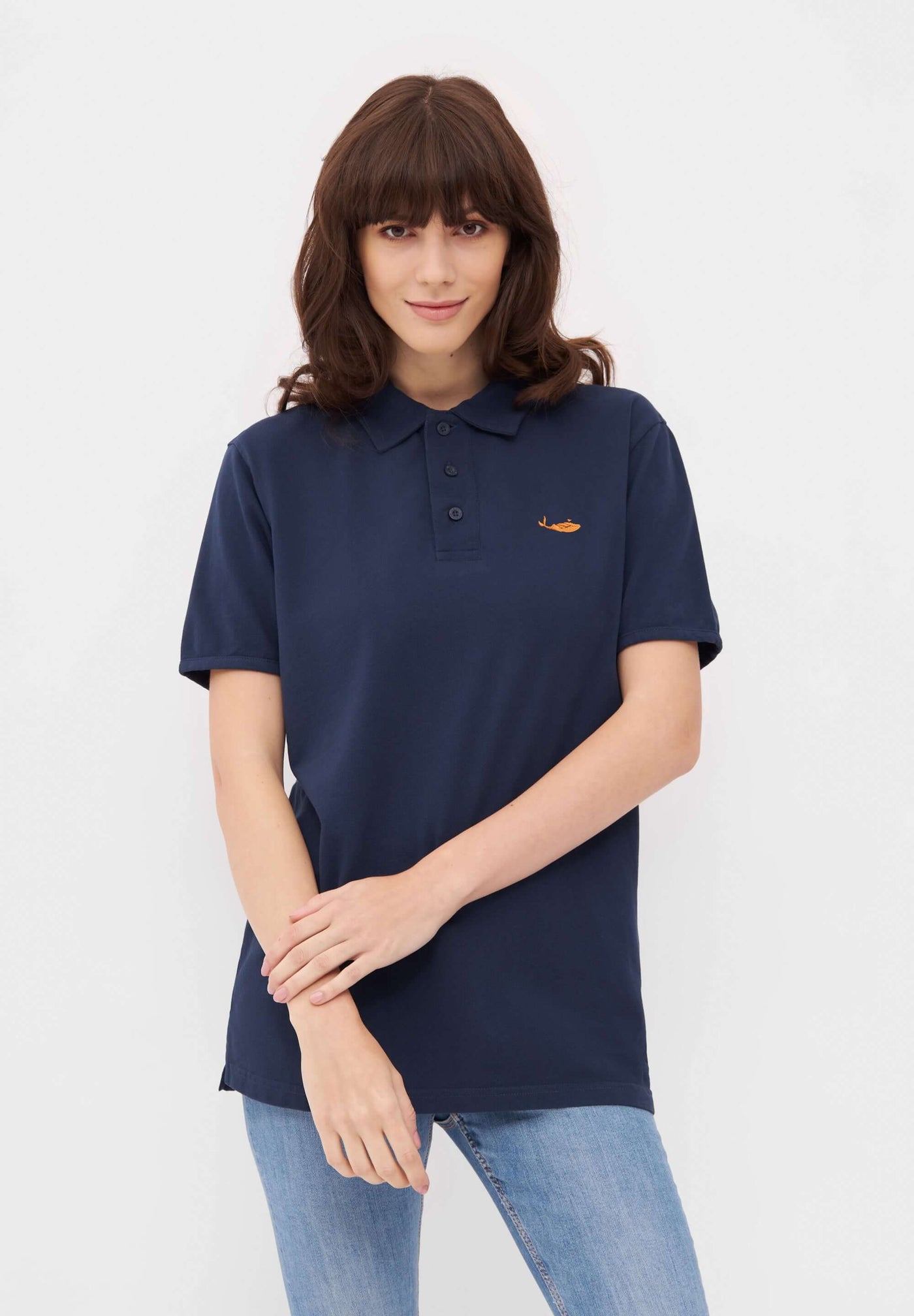 MBRC UNISEX SUSTAINABLE BLUE OCEAN POLO "ORANGE LOGO" - FRONTAL VIEW WOMAN