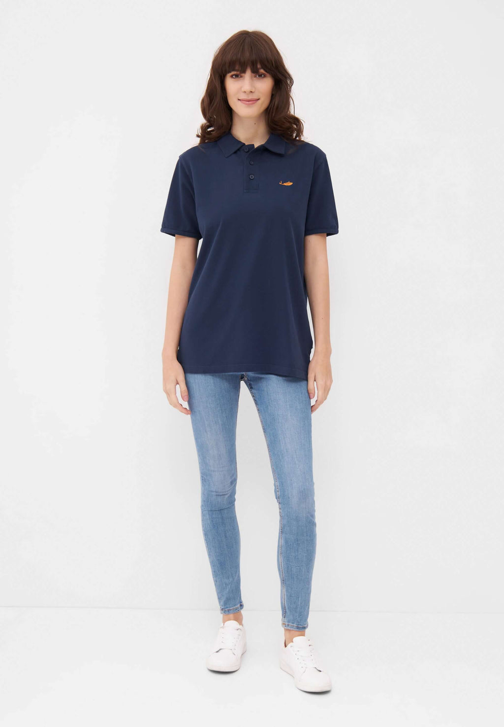 MBRC UNISEX BLUE OCEAN POLO "ORANGE LOGO" - FULL-BODY VIEW WOMAN
